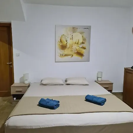 Janis Seaview Néa Fókaia